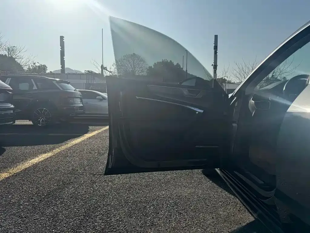 Audi A7 2023 из CN, фото 2