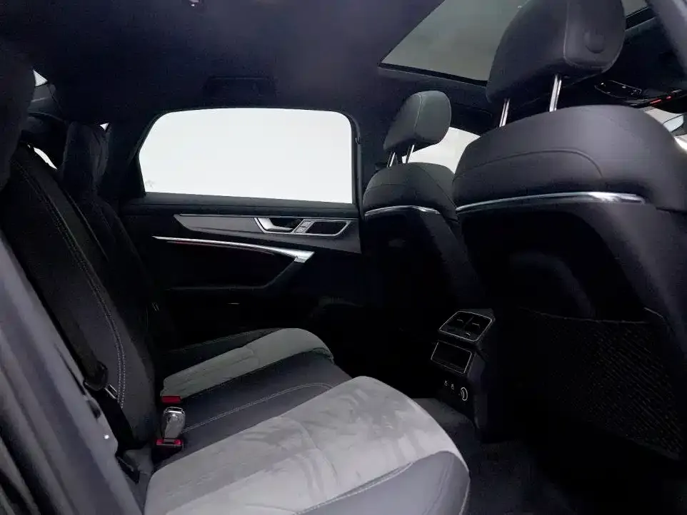 Audi A6L 2022 из CN, фото 4
