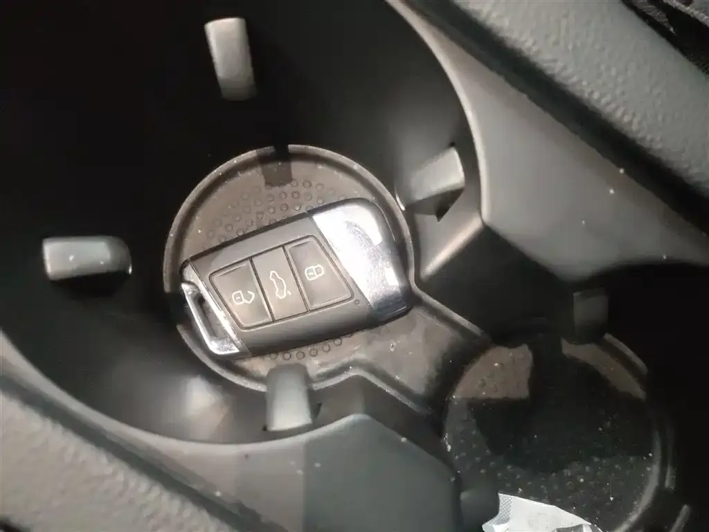Volkswagen CC 2024 из CN, фото 2