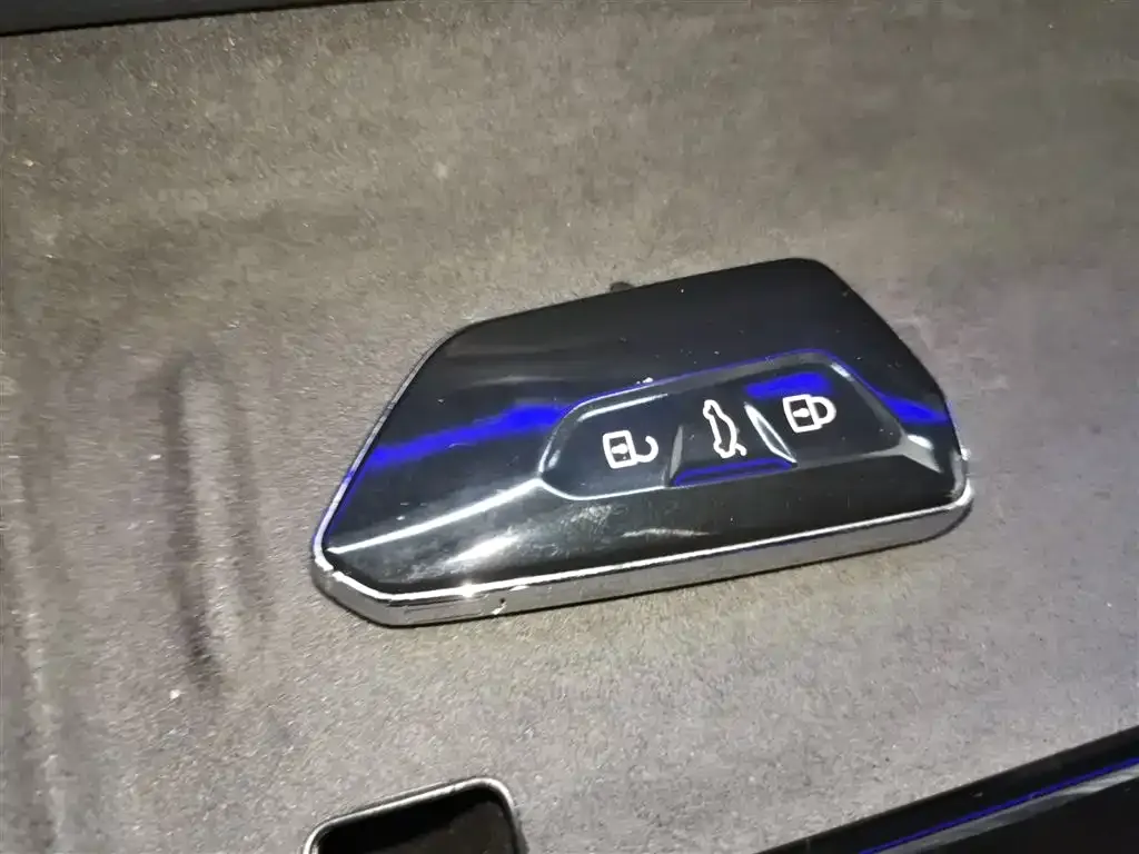 Volkswagen Tiguan L 2024 из CN, фото 2