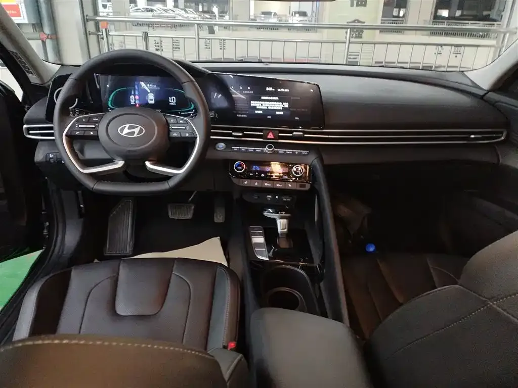 Hyundai Elantra 2024 из CN, фото 5