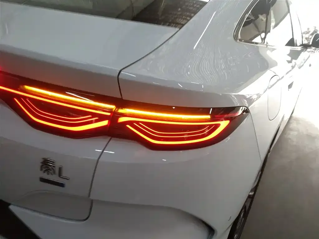 BYD Qin L — фото 6