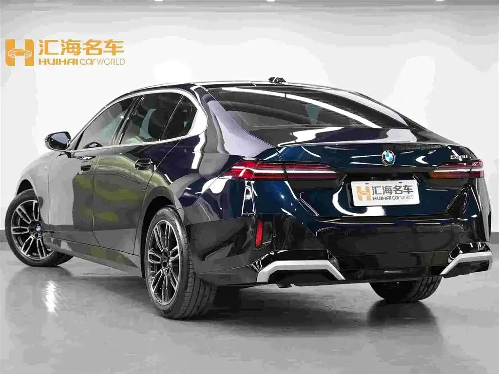 BMW 5 Series 2026 из CN, фото 2