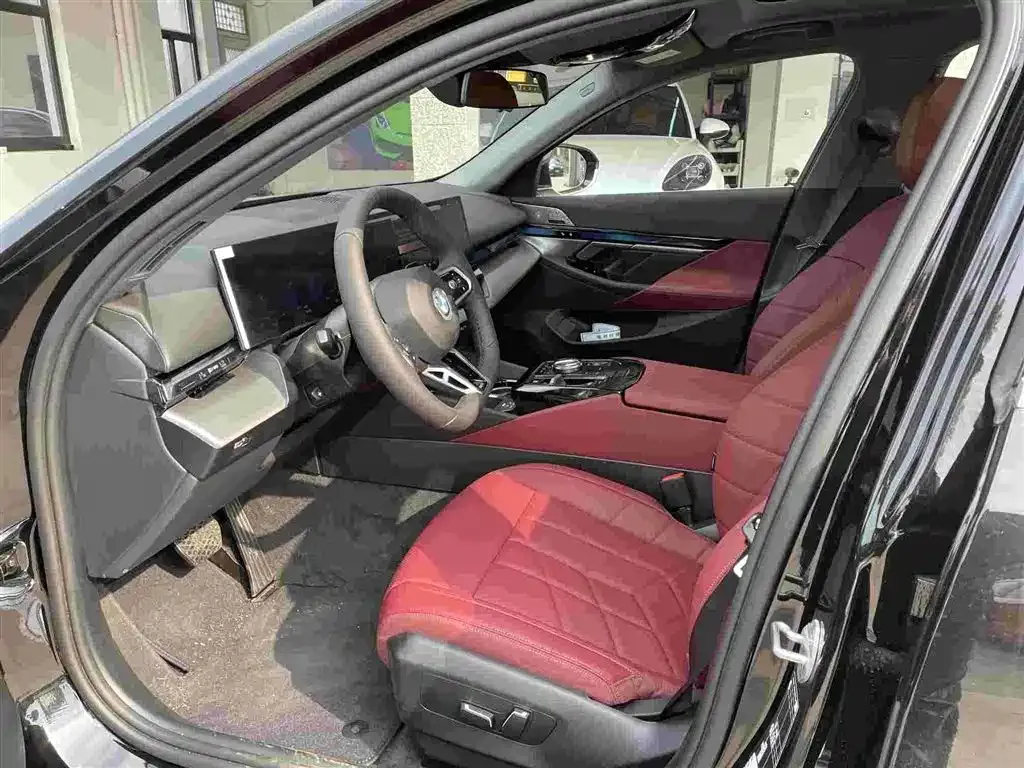 BMW 5 Series 2026 из CN, фото 10