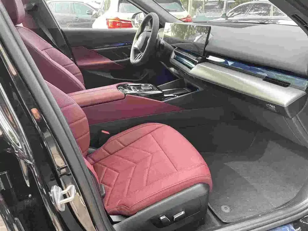 BMW 5 Series 2026 из CN, фото 7