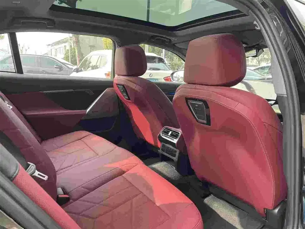 BMW 5 Series 2026 из CN, фото 5