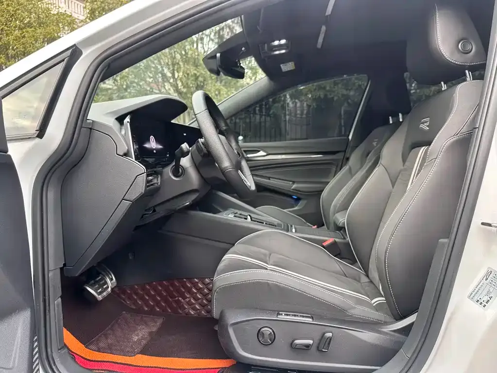 Volkswagen Golf 2022 из CN, фото 2