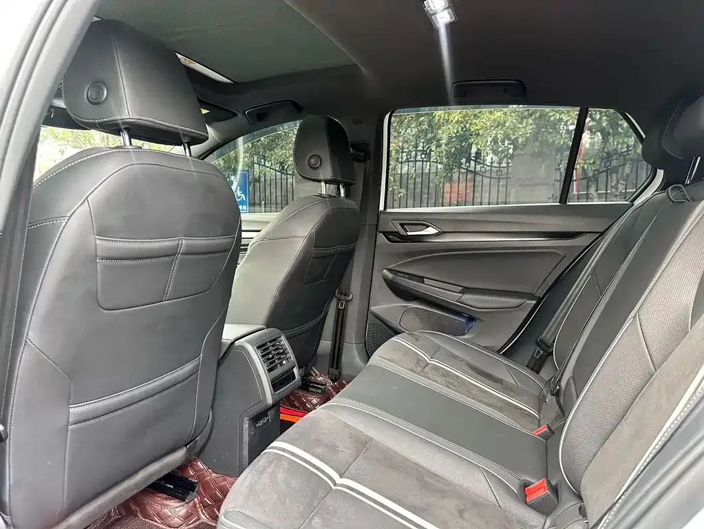 Volkswagen Golf 2022 из CN, фото 4