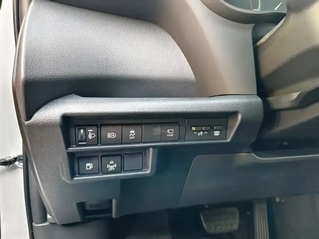 Toyota Granvia — фото 3