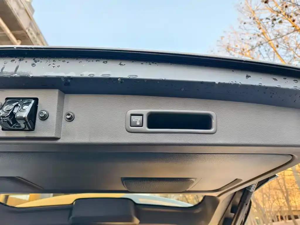 Toyota Granvia — фото 4
