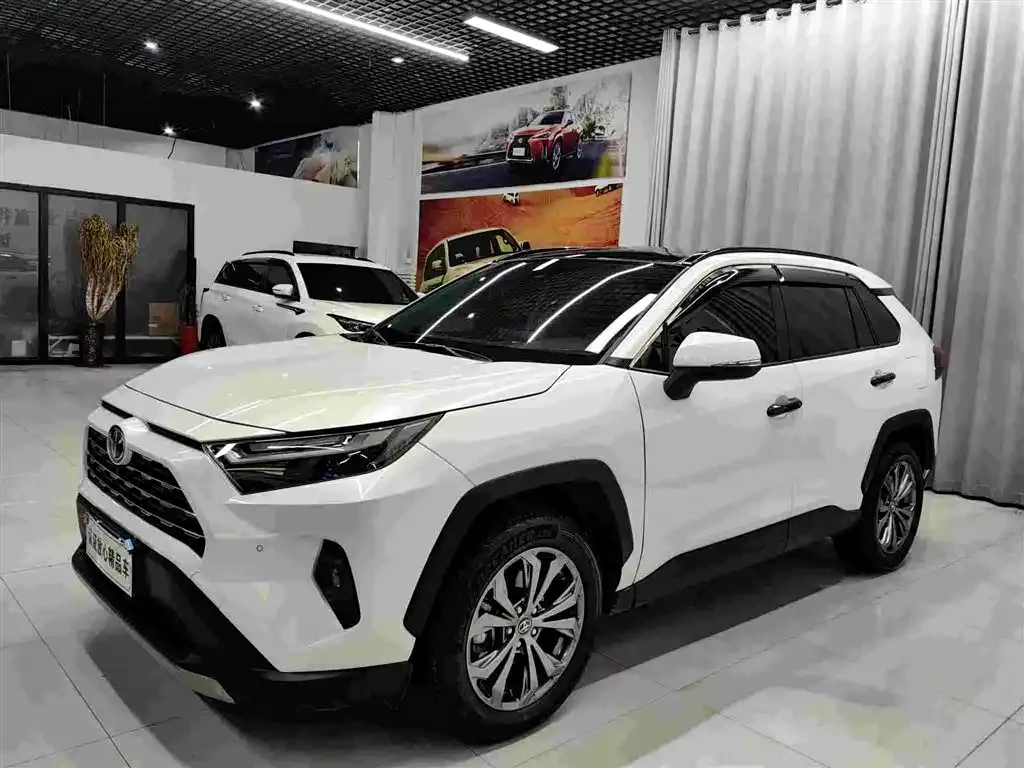 Toyota RAV4 — фото 1