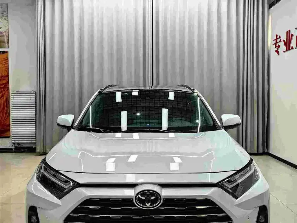 Toyota RAV4 — фото 3