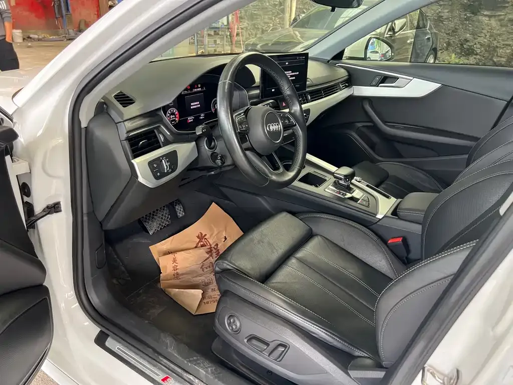 Audi A4L 2022 из CN, фото 5