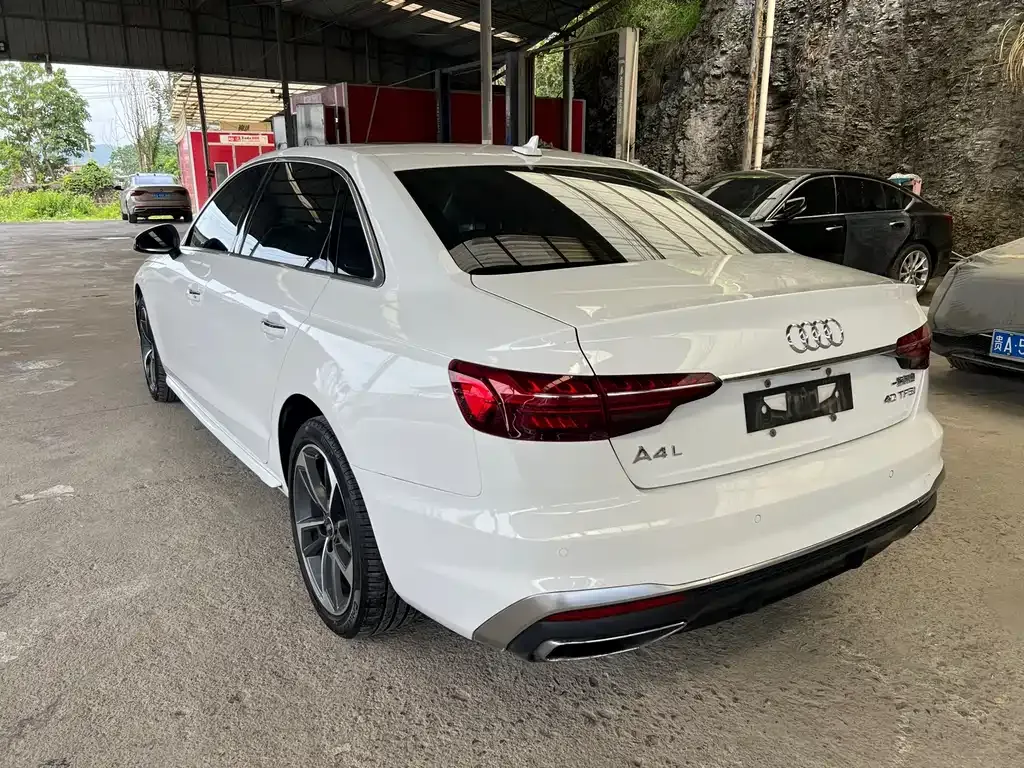 Audi A4L 2022 из CN, фото 8
