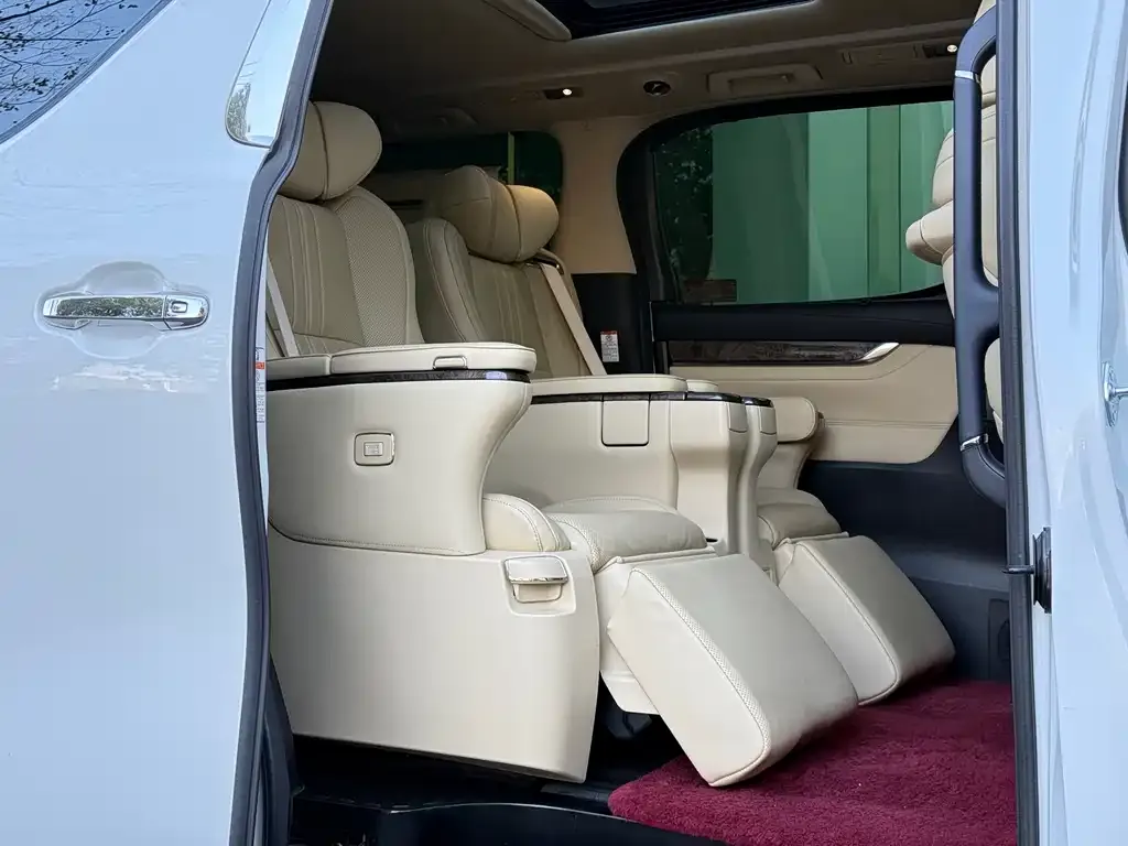 Toyota Alphard 2022 из CN, фото 2
