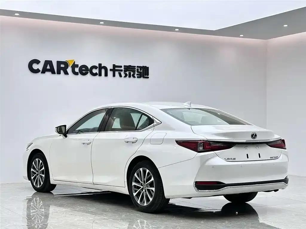 Lexus ES — фото 8