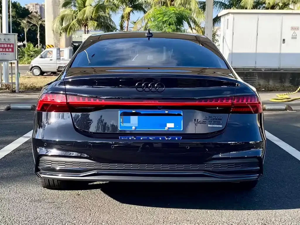 Audi A7L — фото 8