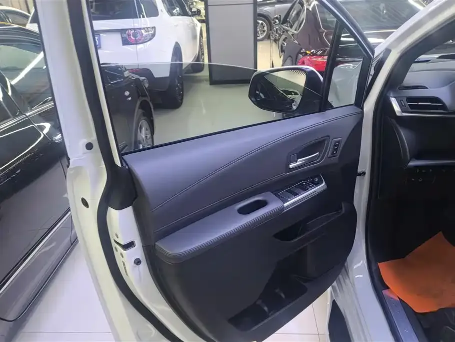 Toyota Granvia 2024 из CN, фото 7