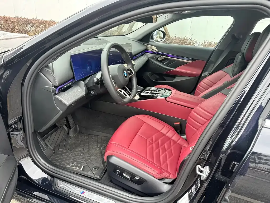BMW 5 Series 2025 из CN, фото 7