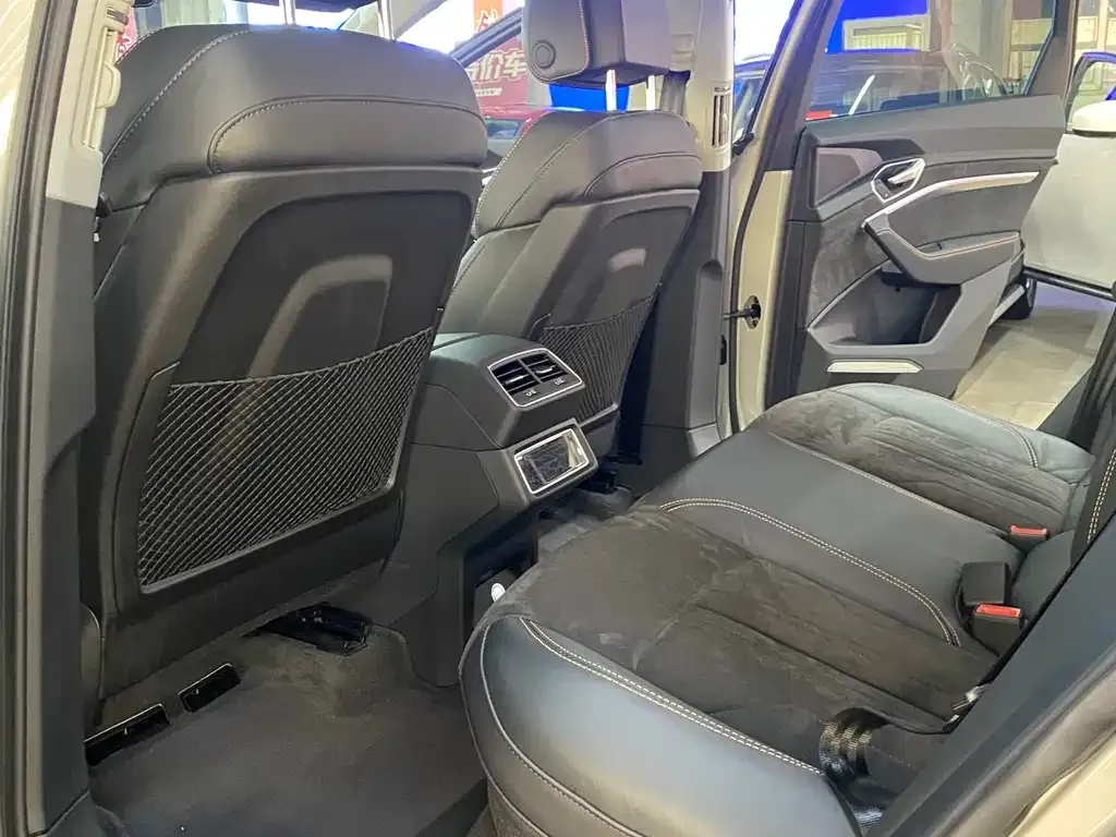 Audi e-tron 2022 из CN, фото 3