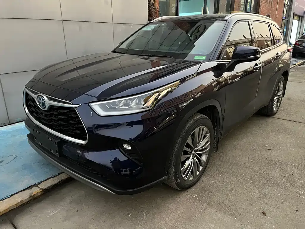 Toyota Highlander — фото 1