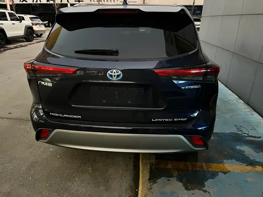 Toyota Highlander — фото 9