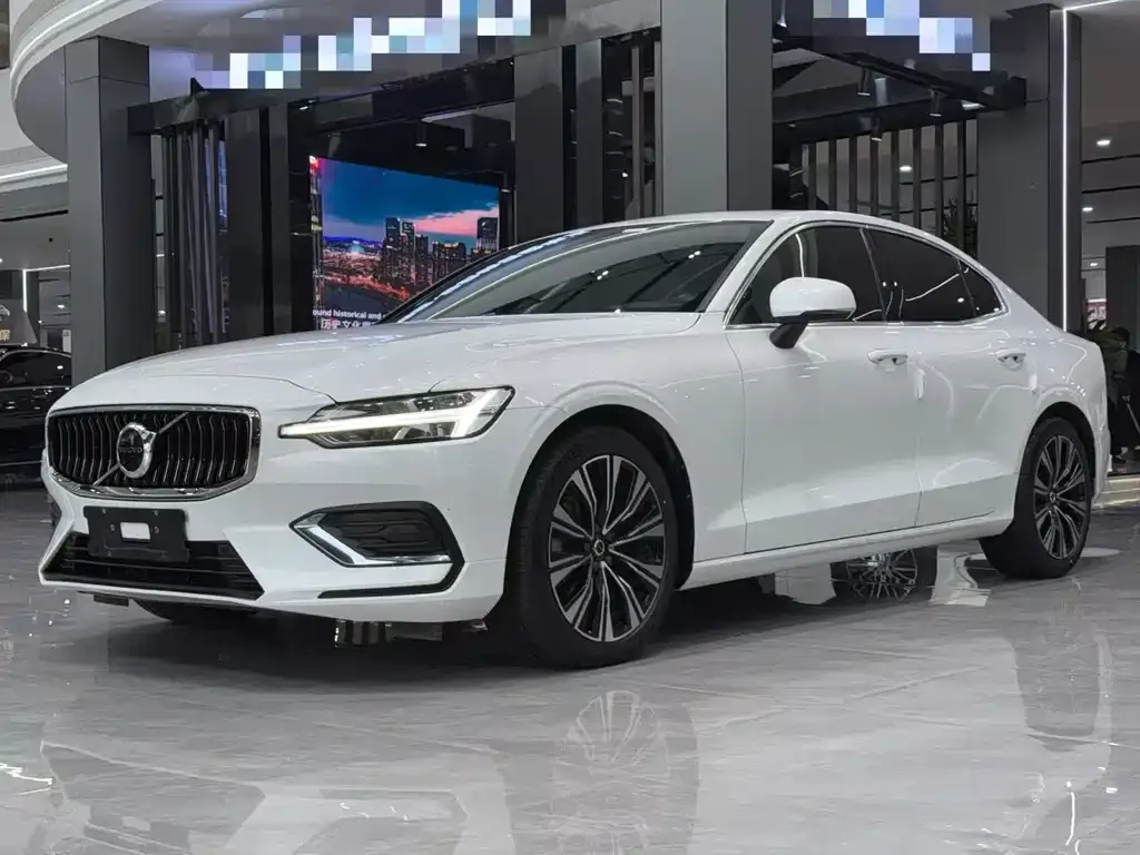 Volvo S60 — фото 1