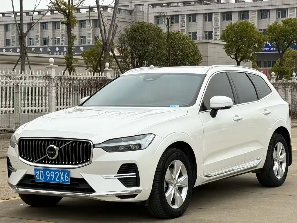 Volvo XC60 — фото 1