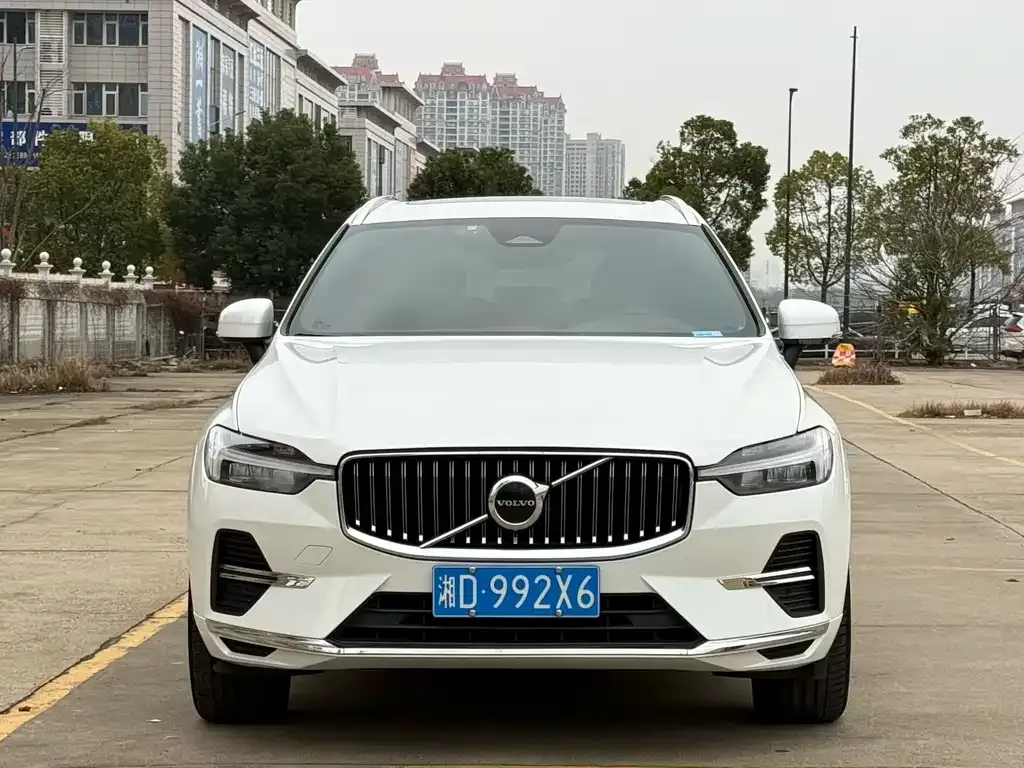 Volvo XC60 — фото 8