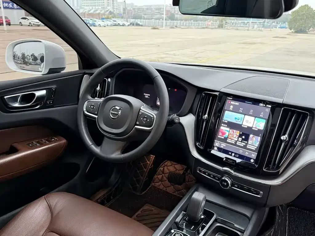 Volvo XC60 — фото 4