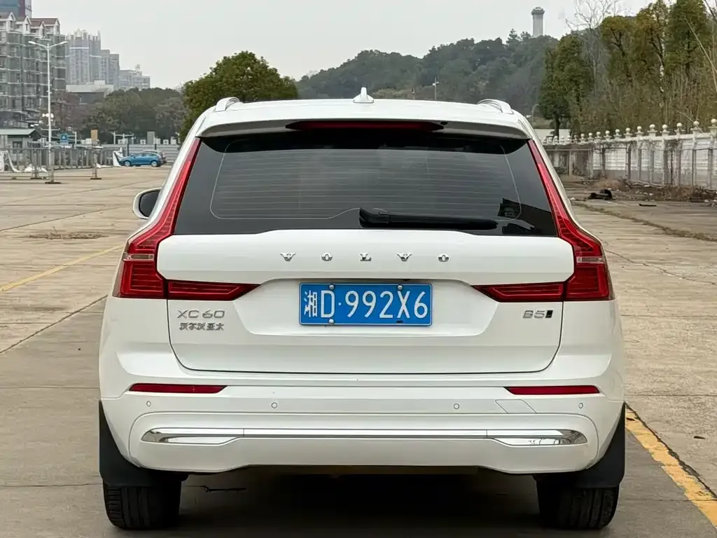 Volvo XC60 — фото 9