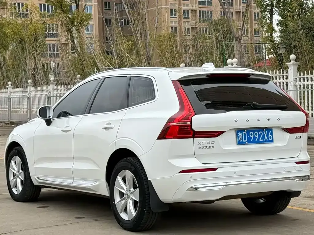 Volvo XC60 — фото 7