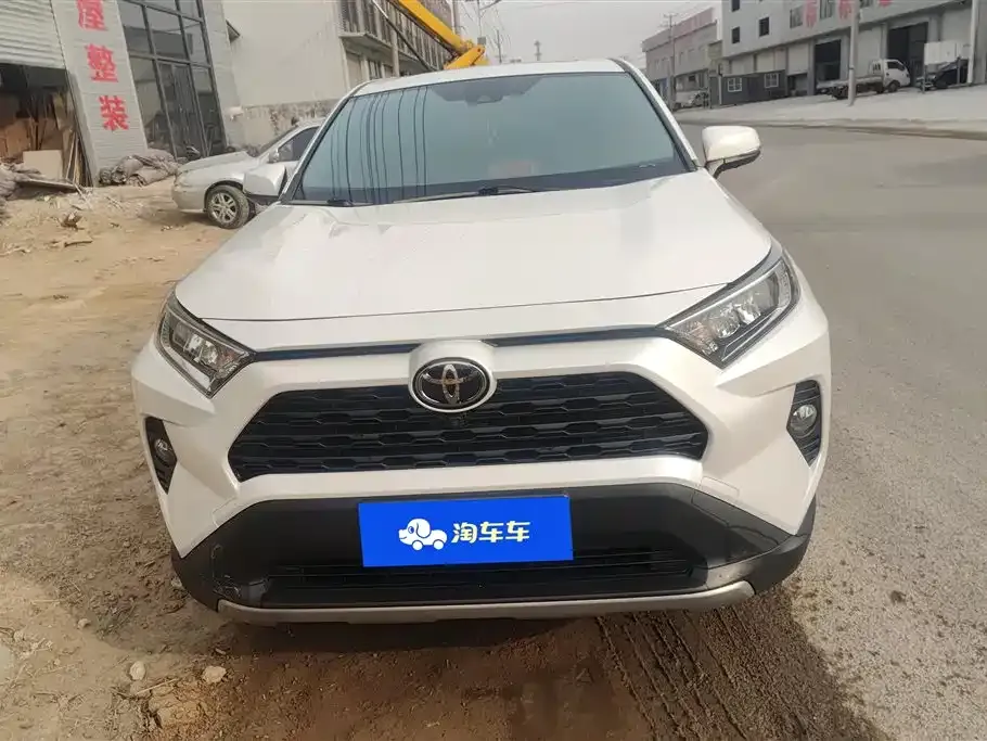 Toyota RAV4 — фото 2