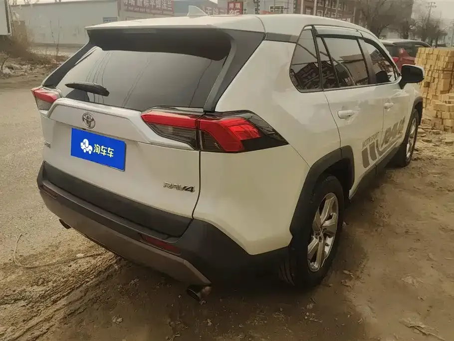 Toyota RAV4 — фото 3