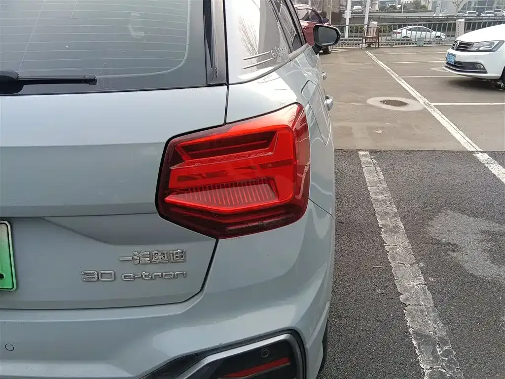 Audi Q2L e-tron 2023 из CN, фото 7