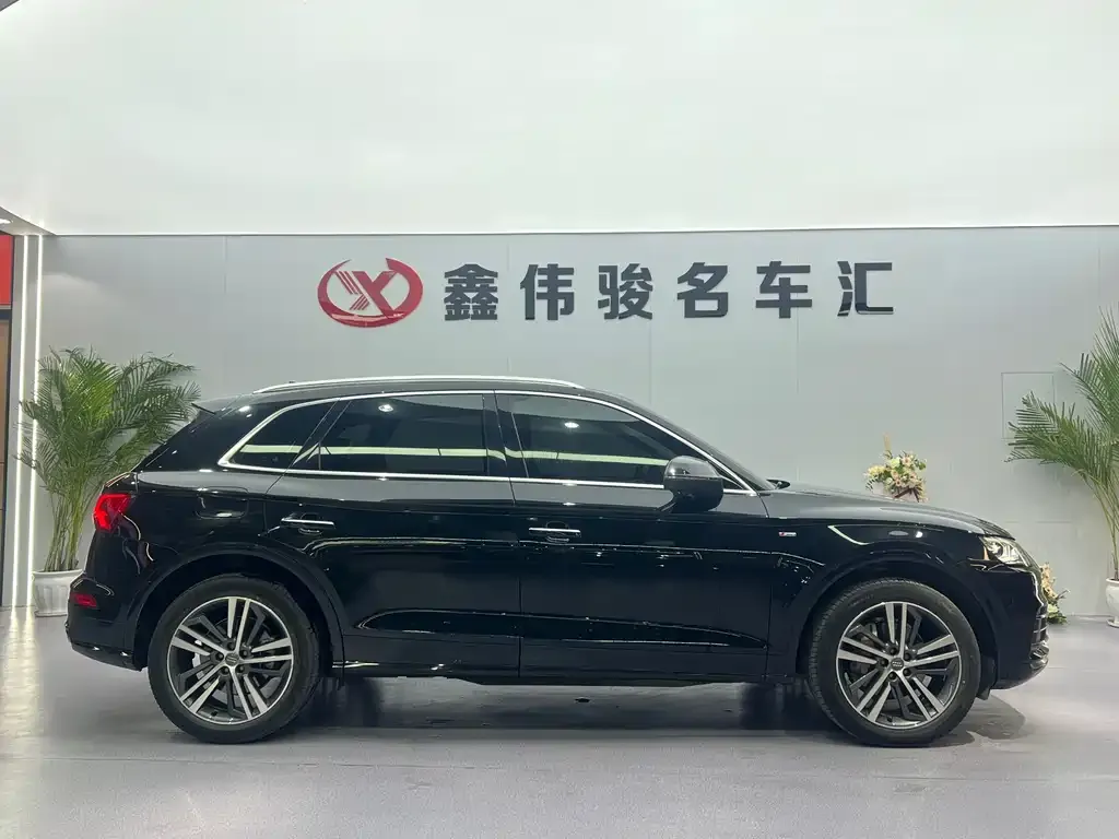 Audi Q5L 2021 из CN, фото 2