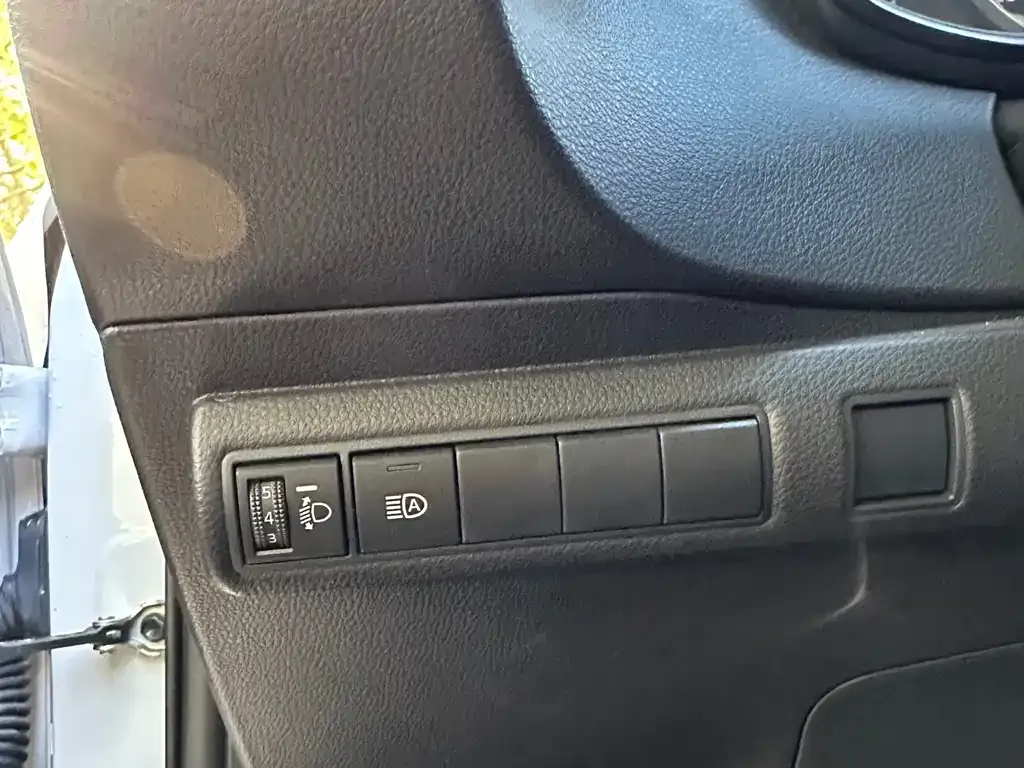 Toyota Corolla 2023 из CN, фото 3