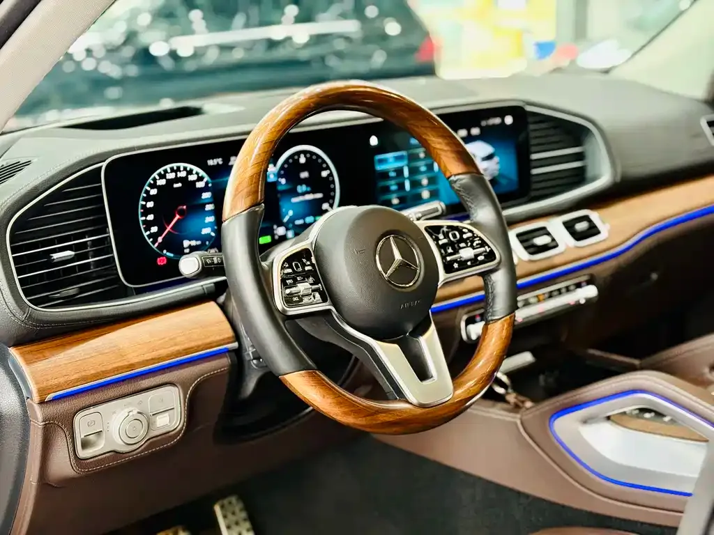 Mercedes-Benz GLS — фото 6