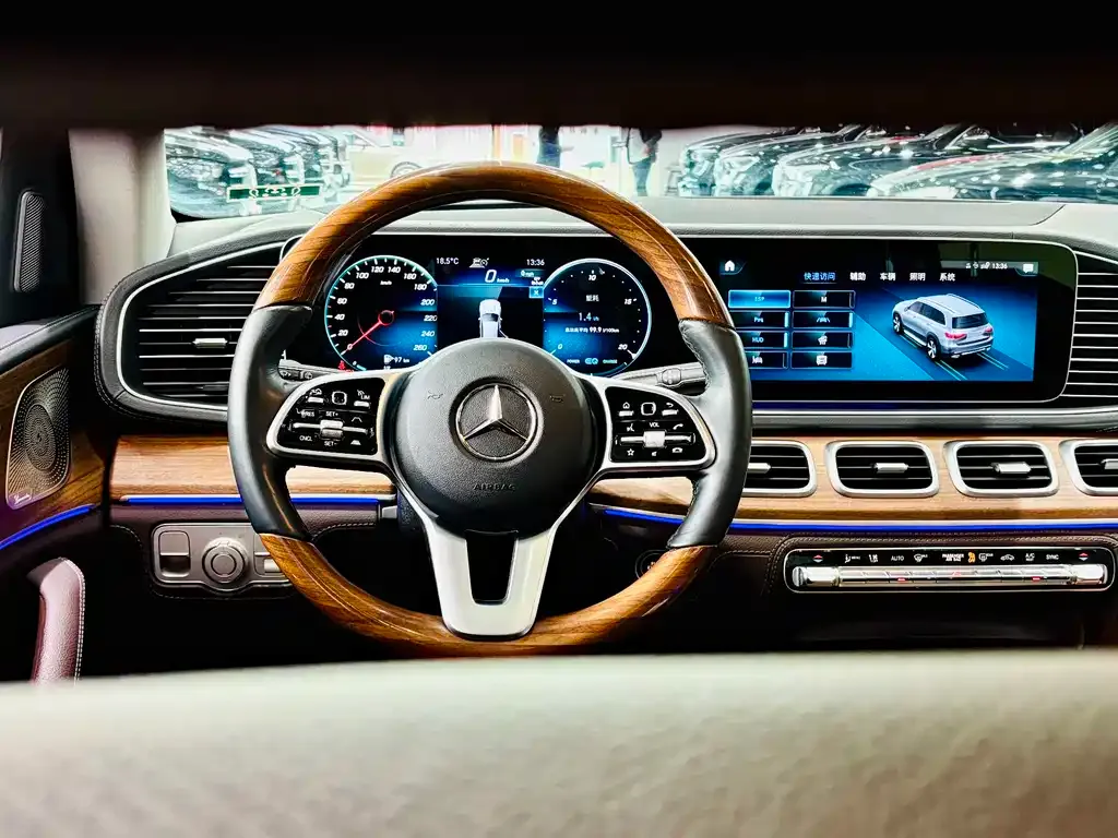 Mercedes-Benz GLS — фото 5