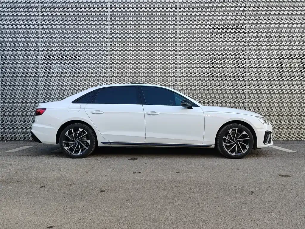 Audi A4L 2023 из CN, фото 10