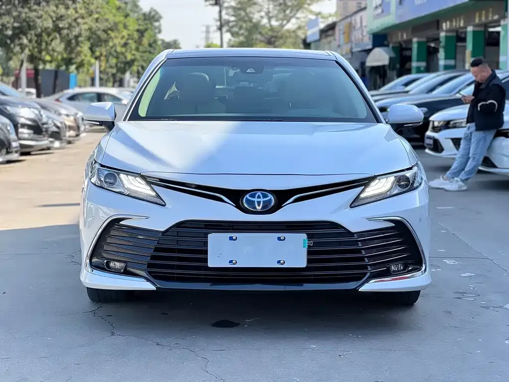 Toyota Camry — фото 7
