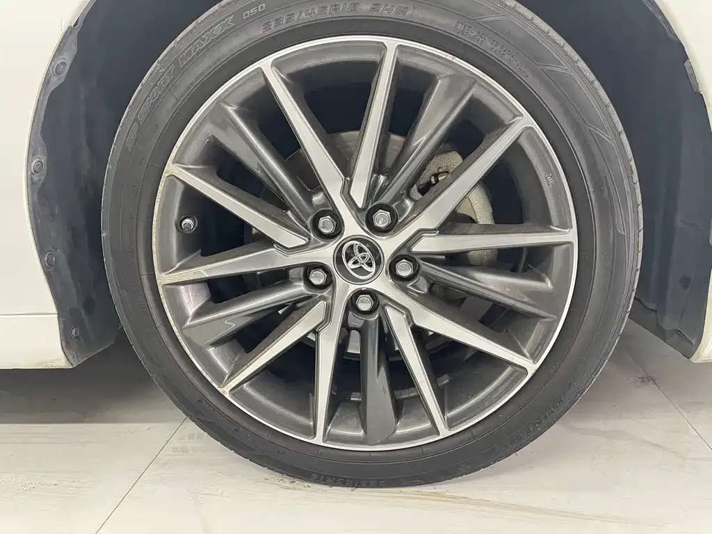 Toyota Camry — фото 6