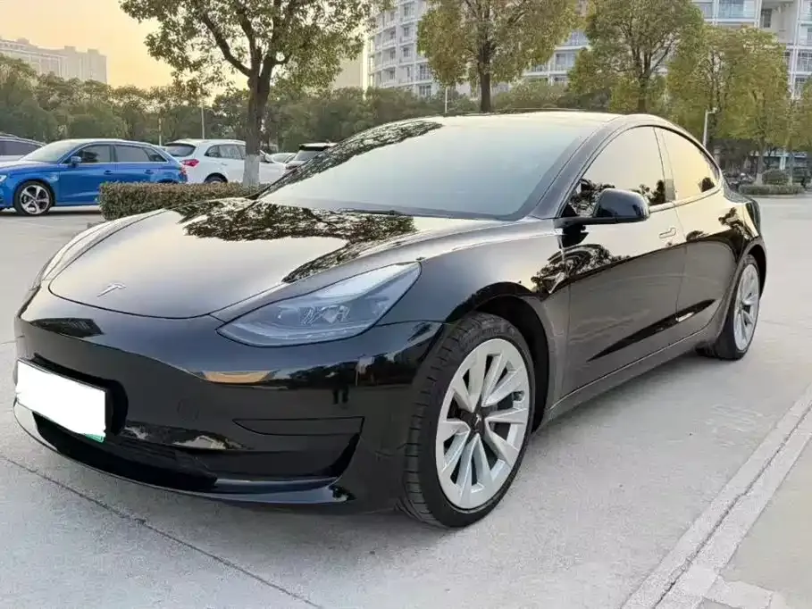 Tesla Model 3 — фото 1