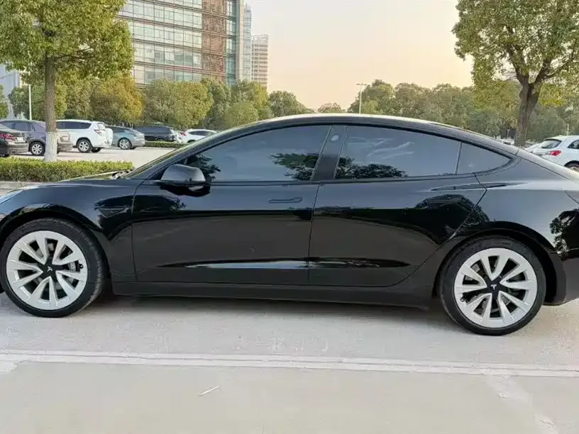 Tesla Model 3 — фото 6