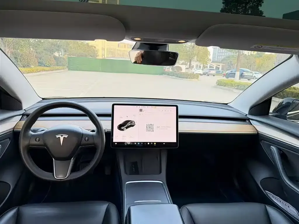 Tesla Model 3 — фото 4