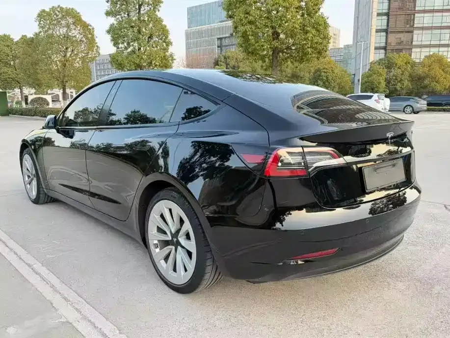 Tesla Model 3 — фото 8