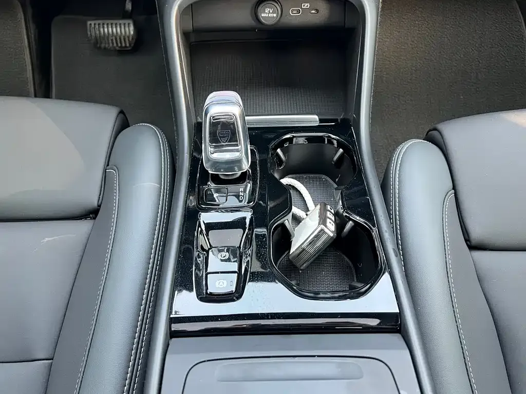 Volvo XC40 2023 из CN, фото 2