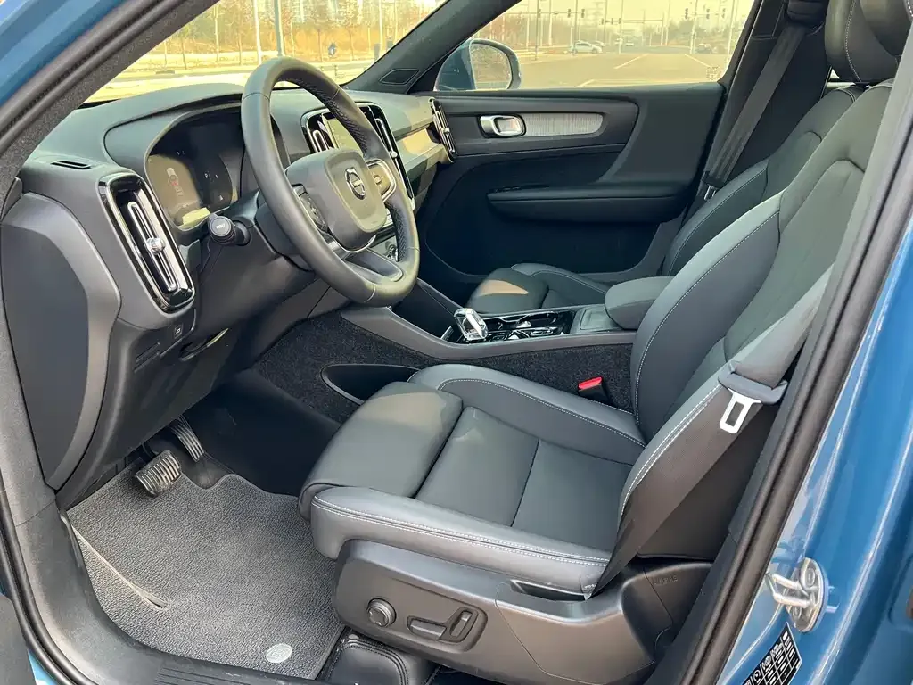 Volvo XC40 2023 из CN, фото 9
