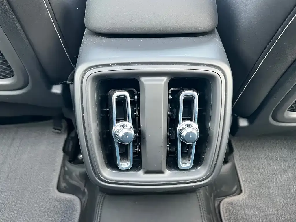 Volvo XC40 2023 из CN, фото 6