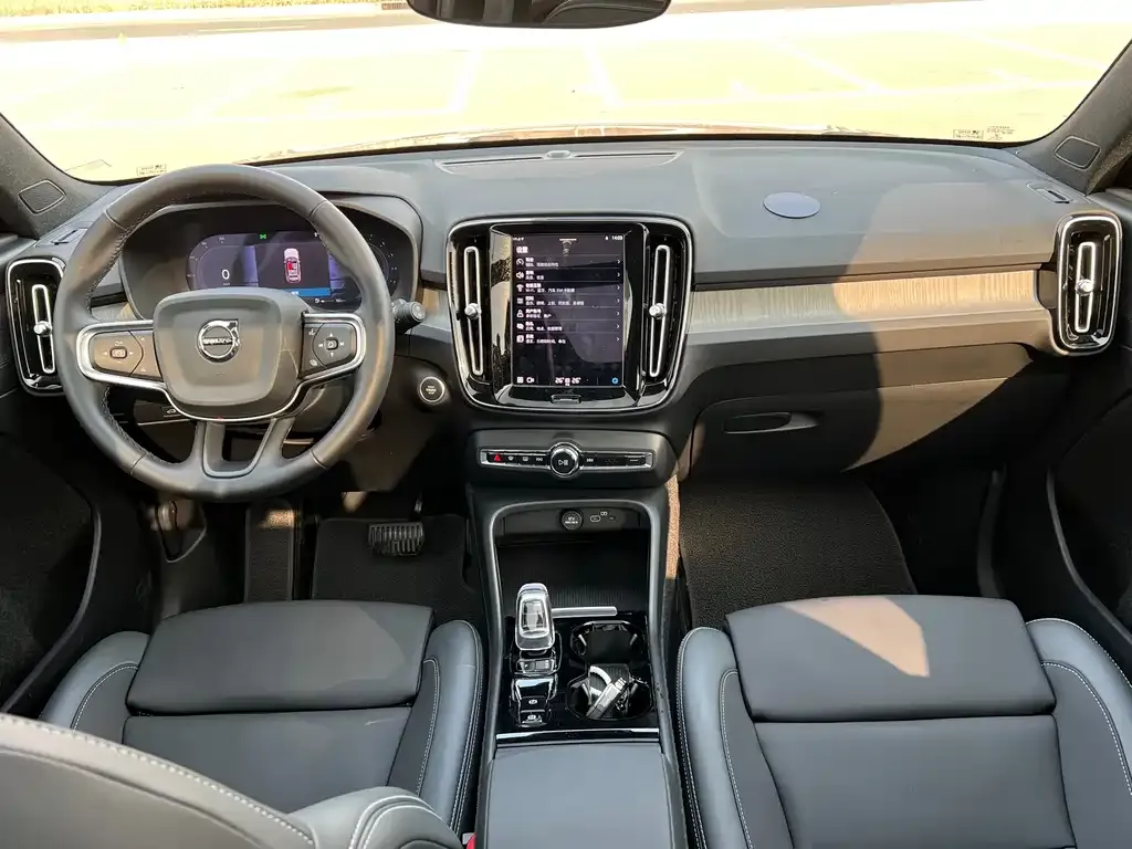 Volvo XC40 2023 из CN, фото 7